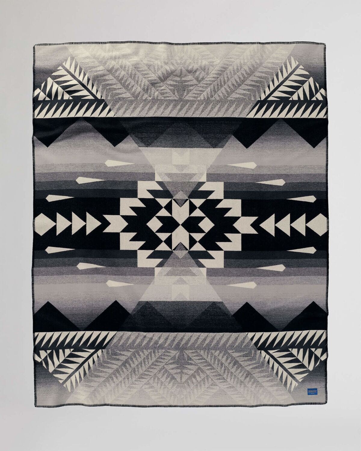 Pendleton Blanket Nike N7 - The College Fund Jacquard Robe - Seven Peaks - Twin Size