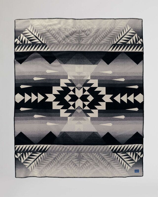 Pendleton Blanket Nike N7 - The College Fund Jacquard Robe - Seven Peaks - Twin Size