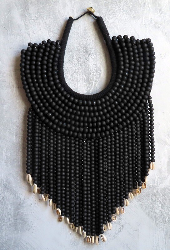 Beaded &amp; Shell Wall Collar - Black