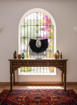 Black Beaded Necklace Decor