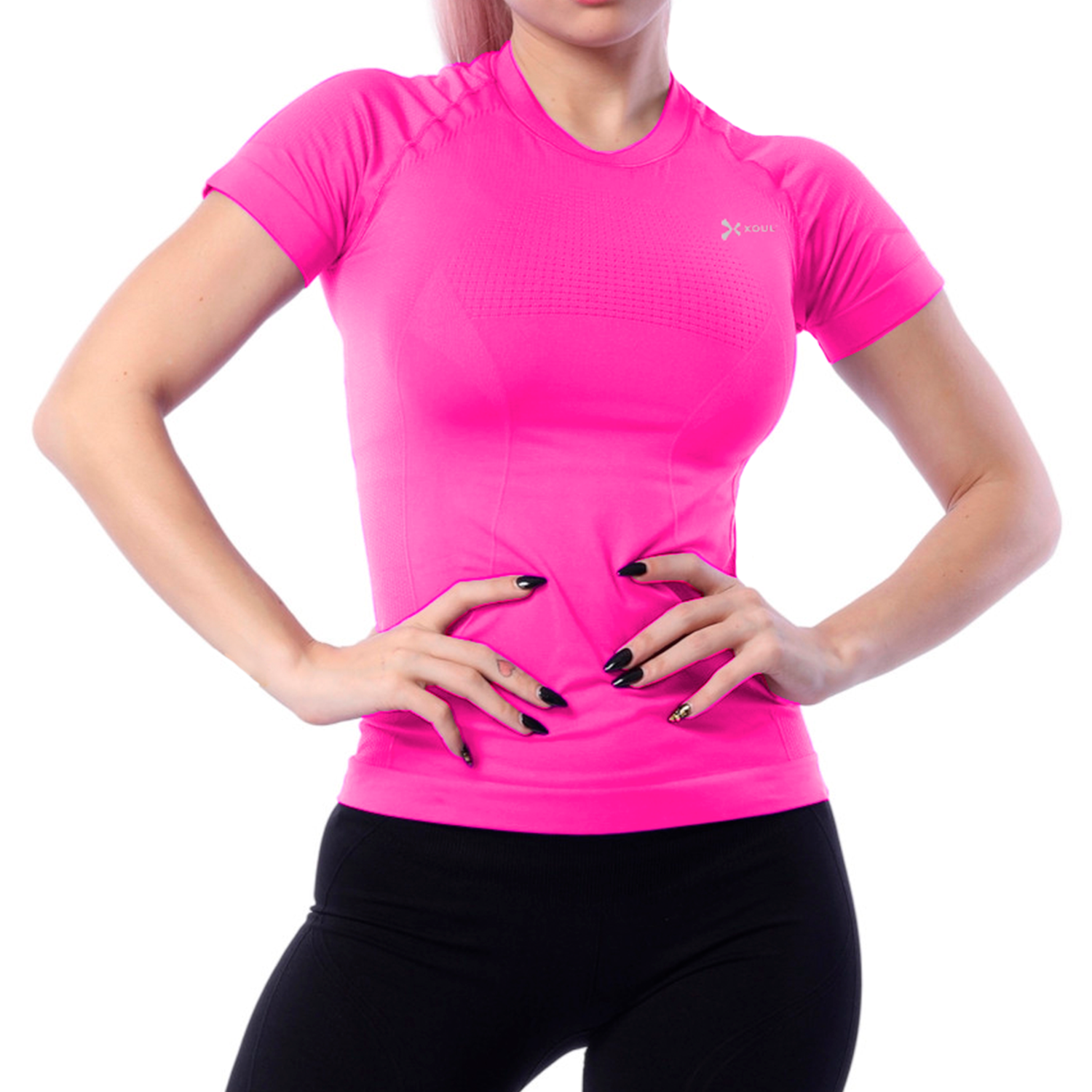 Playera deportiva manga corta para dama con textura en el pecho y espalda con logo.