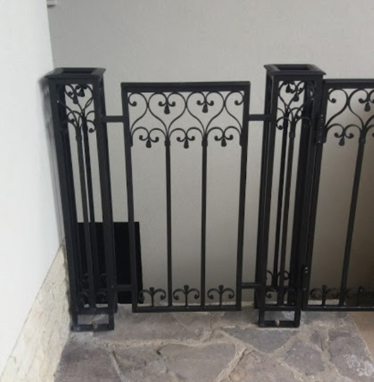Rambarde de séparation en fer forgé