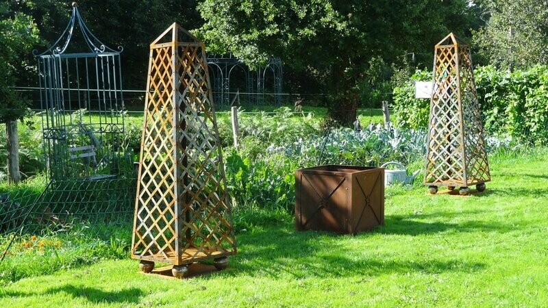 topiaires en fer,sur mesures, pour votre parc,