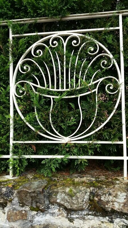balcon décor 1950,floral,en fer plein