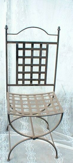 chaise droite,haute dossier et assise large selon dimensions fournies
