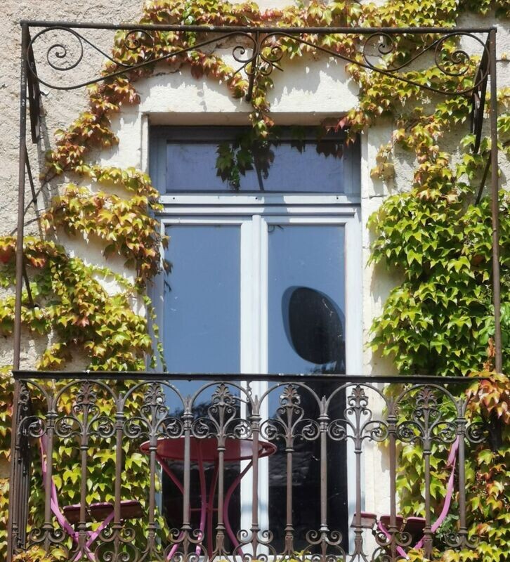 pergola pour petite  terrasse  en fer forgé