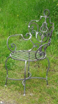 fauteuil haut de gamme ,très décoratif pour la maison ou le jardin