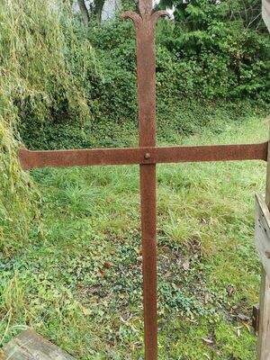 croix en fer plat ,très sobre,170 cm