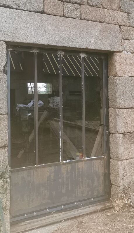 porte d'atelier réalisée sur mesure