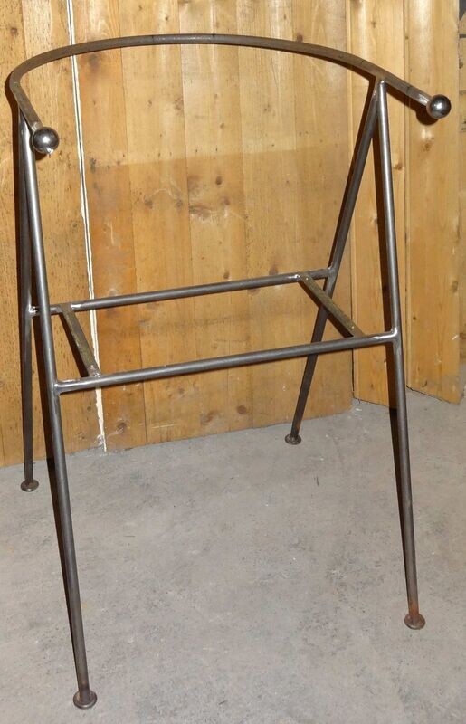 fauteuil minimaliste sur mesure, sans l'assise