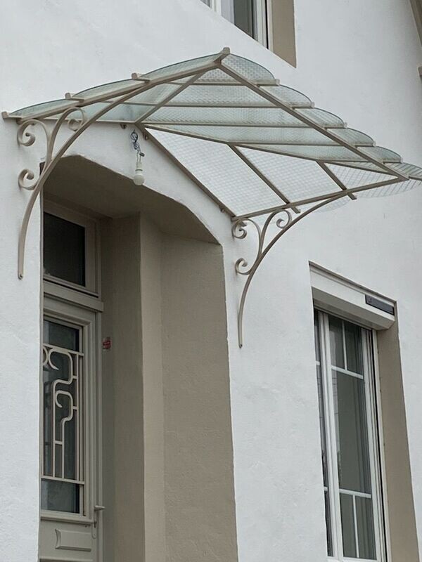 marquise parisienne ,195 cm entre potence et 220 cm hors tout