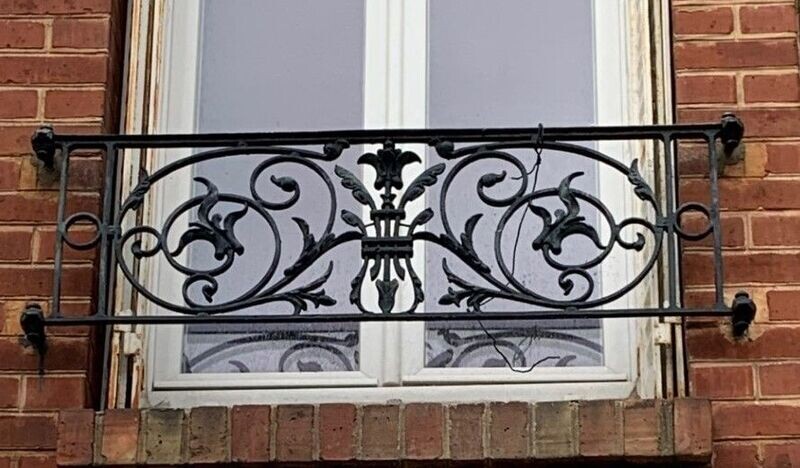 appui de fenêtre ,garde corps ,modèle  SURESNES ,reproduction d un ancien modèle