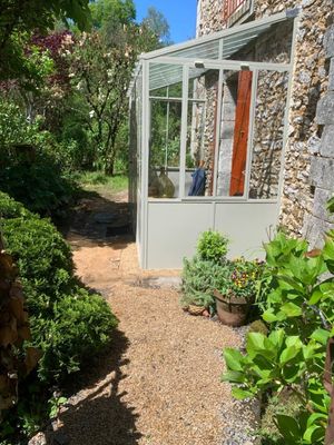 Serre murale fabriquée sur mesure et livrée chez le client