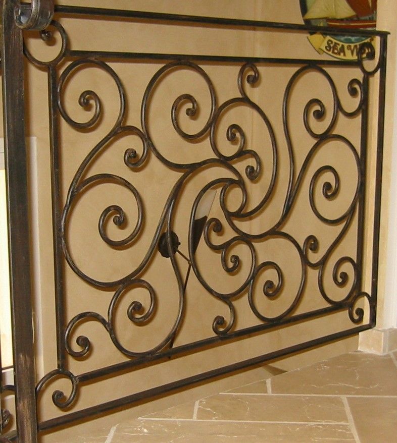 balcon volutes en fer fond sur mesure