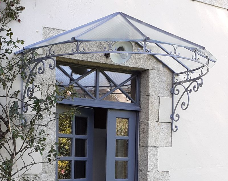 marquise éventail sur mesure ,210 cm entre potences et 60 cm entre la pointe et le bandeau