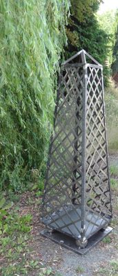 topiaire a croisillons en fer plat ,modèle classique des jardins royaux