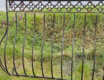 Balcon fabriqué avec une ceinture décor motif en fonte