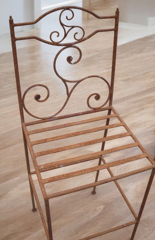 chaise décor breton , triskel