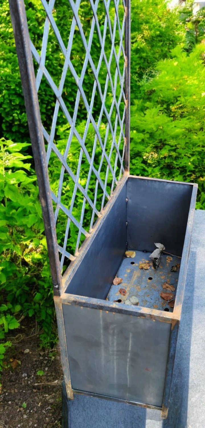 jardinière sur mesure avec un claustra pour plantes grimpantes
