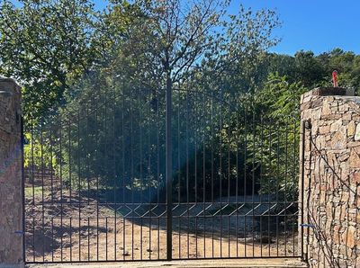 portail fabriqué par un client qui possédait un portail ancien en mauvais état portail fabriqué par un client qui possédait un portail ancien en mauvais état