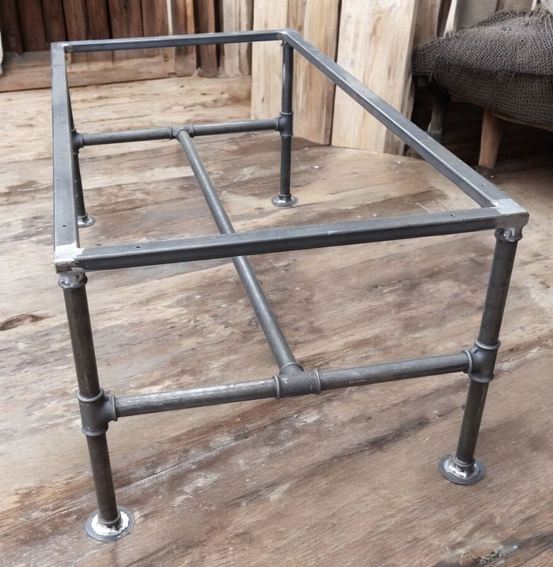design plomberie, pied de table sur mesure