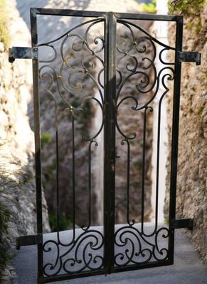 portillon sur mesure avec de belles volutes portillon sur mesure avec de belles volutes