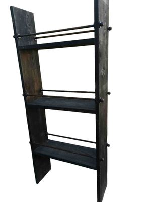 étagère industrielle en planches  et  renforts en fer étagère industrielle en planches  et  renforts en fer