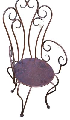 reproduction d'une chaise de jardin ancienne en fer forgé plein