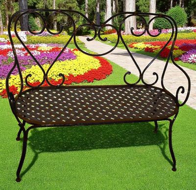 Banc coeur deux places en fer forgé et lattage comme assise