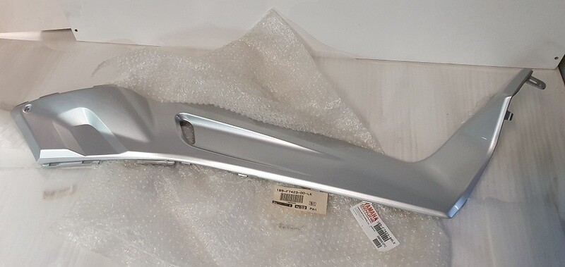 1B9-F7423-00-LK COVER FOOTREST YAMAHA XMAX125 '05>'09 1B9-F7423-00-LK COVER FOOTREST YAMAHA XMAX125 '05>'09
