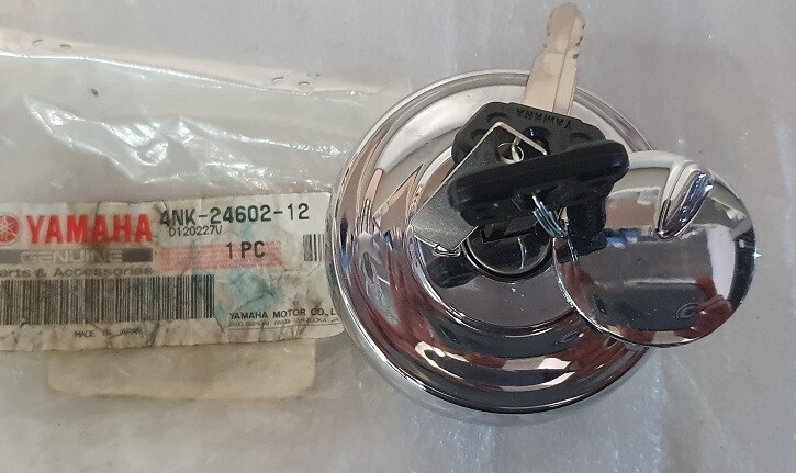 4NK-24602-10 CAP ASSY (benzinedop dragstar / wildstar / royal venture / bolt ) 4NK-24602-10 CAP ASSY (benzinedop dragstar / wildstar / royal venture / bolt )