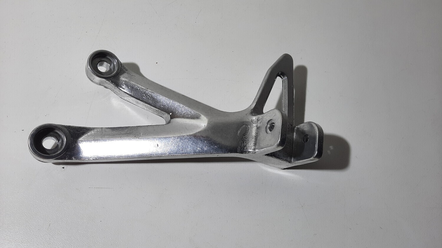 4BA-F741L-00-38 STEUN LINKS PASSAGIERSVOETSTEUN TZR50 TZR80 '92