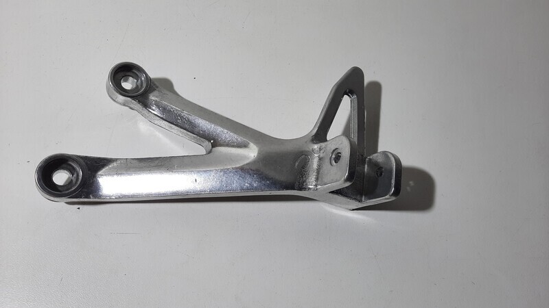 4BA-F741L-00-38 STEUN LINKS PASSAGIERSVOETSTEUN TZR50 TZR80 '92