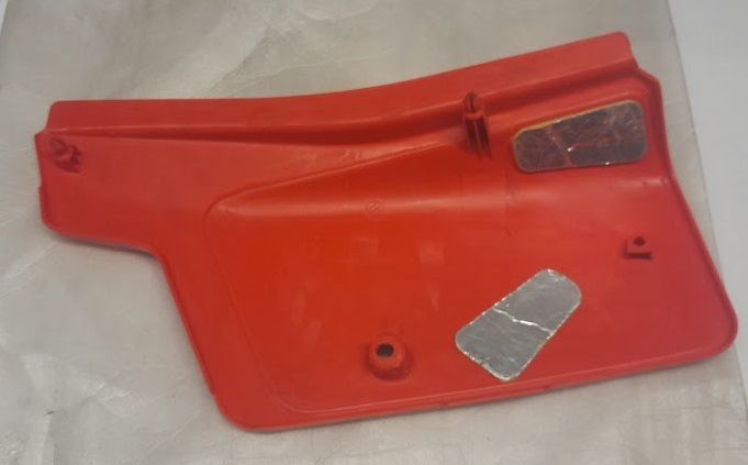 SIDE COVER R. HONDA XR350   83500-KF0-000