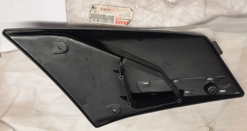 GRILL, AIR INTAKE 2  FJ1200    3CV-2837R-00NA