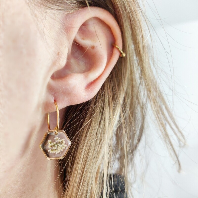 Queen Anne's Lace: oorbellen goud hex kort klein