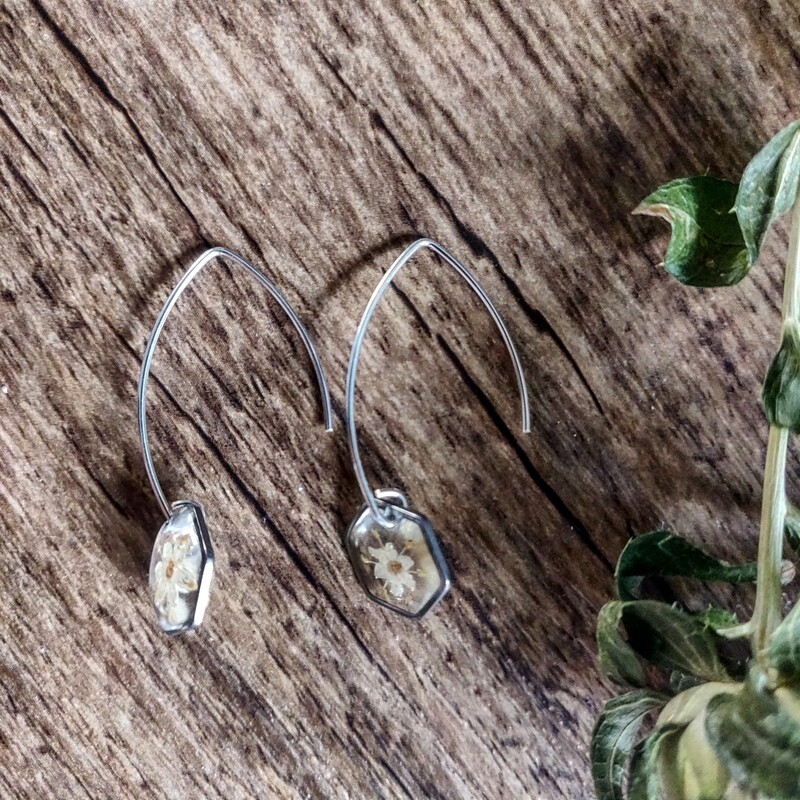 ELDERFLOWER: oorbellen zilver hex klein lang