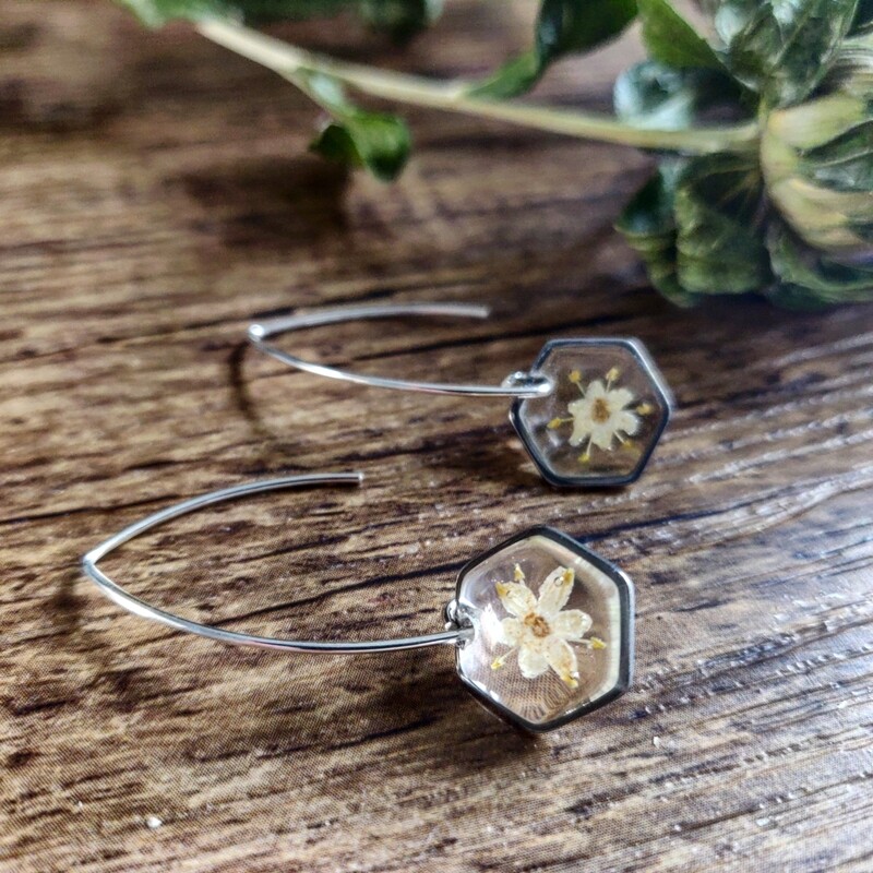ELDERFLOWER: oorbellen zilver hex klein lang