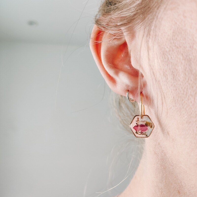 Pressed roses: oorbellen goud hex klein kort