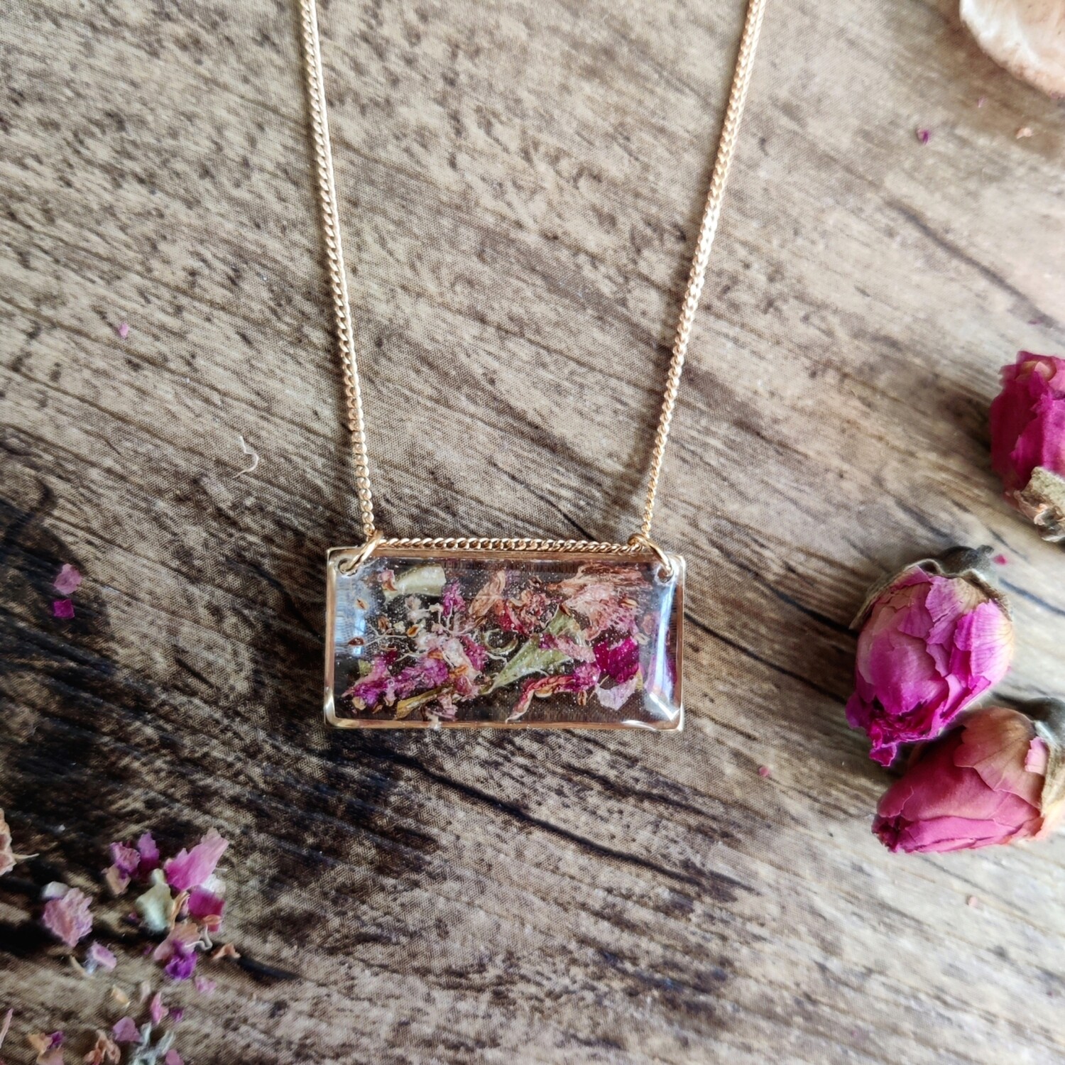 Pressed roses: ketting goud rechthoek