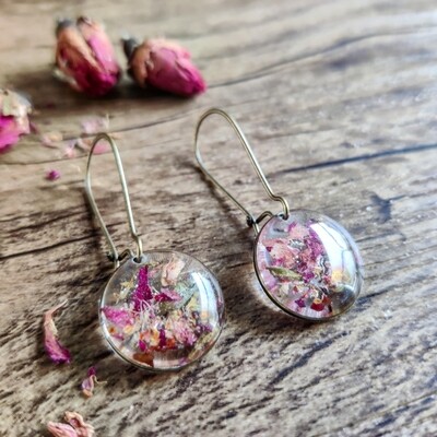 Pressed roses: oorbellen brons