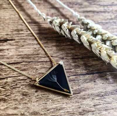 DANDELION: ketting driehoek goud