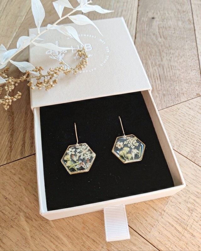 White touch: oorbellen hex groot
