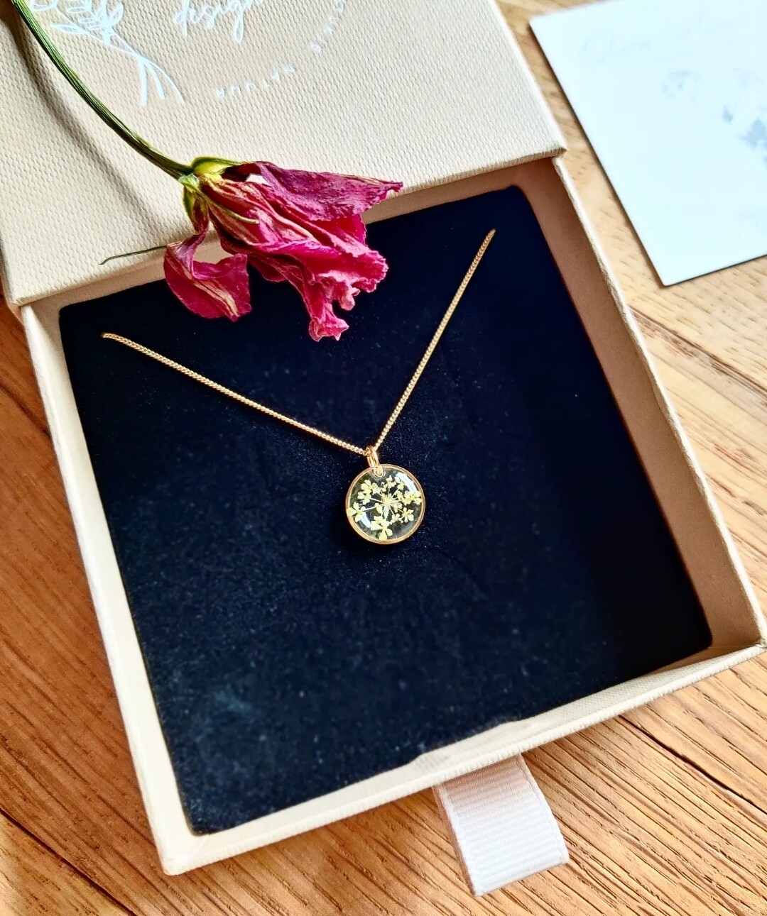 Queen Anne's Lace: ketting rond