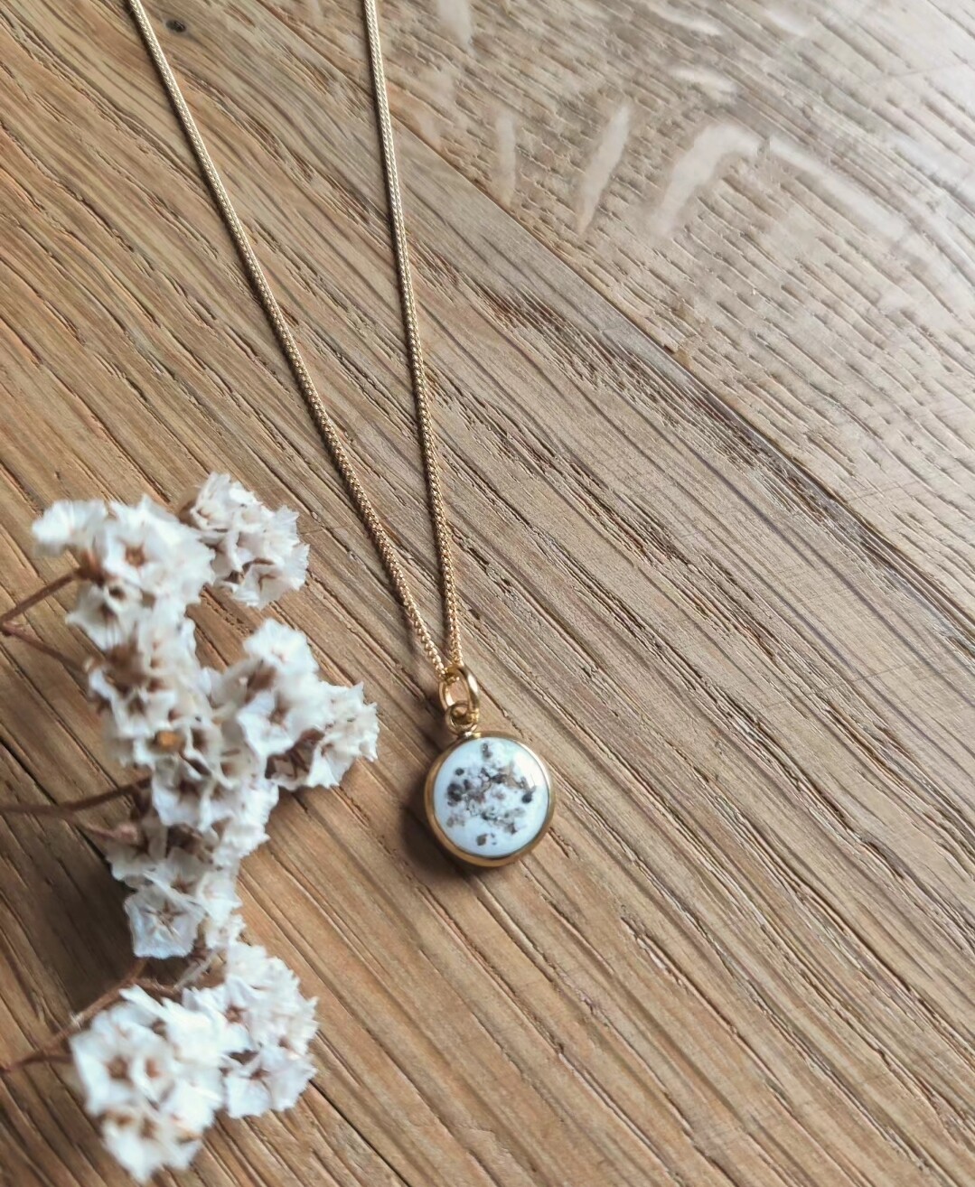 As ketting : rond wit