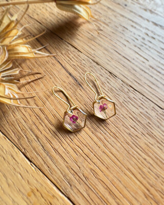 Queen Anne’s Lace: Oorbellen Hex Kort Deep Pink