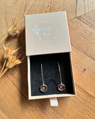 Queen Anne’s Lace: Oorbellen Hex Lang Deep Pink