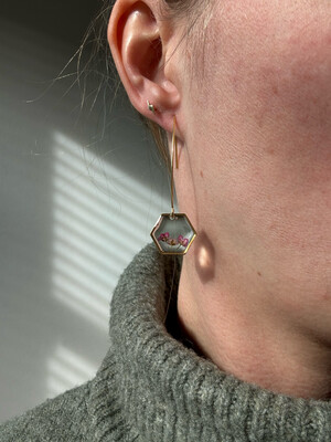 Queen Anne’s Lace: Oorbellen Hex Middel Deep Pink