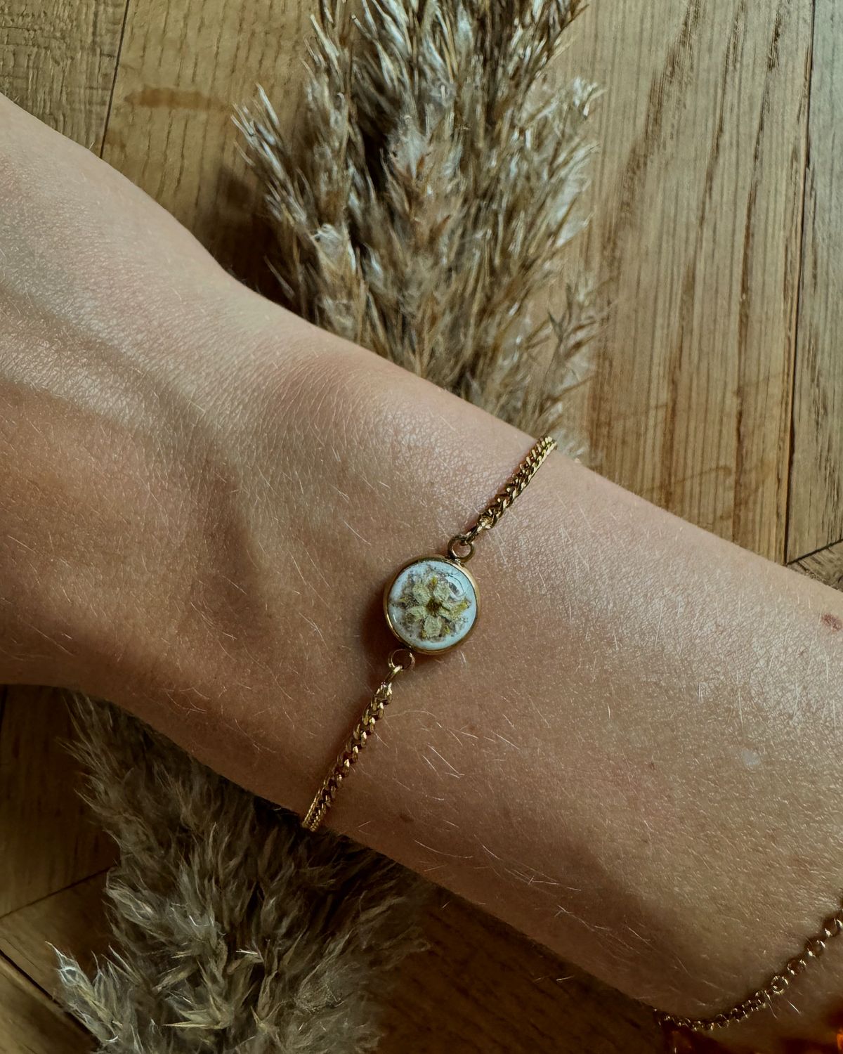 As armband: vlierbloesem