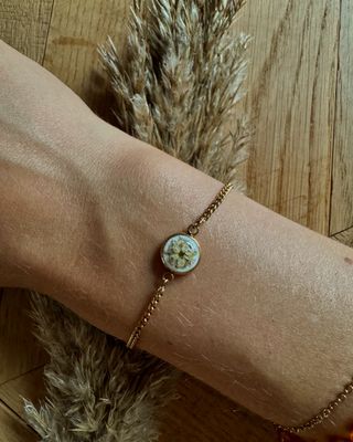 As armband: vlierbloesem
